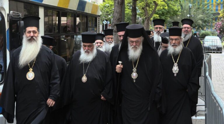 Η κυβέρνηση χορήγησε αυξήσεις έως 95% στις αποδοχές του Αρχιεπισκόπου Αθηνών και των Μητροπολιτών