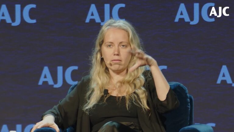 Dr. Maya Ackerman: “Η Wikipedia είναι τόσο αντισημιτική, και δεν μπορούμε να ελέγξουμε τα social media – Η τεχνητή νοημοσύνη είναι το μονοπάτι για να “διορθώσουμε” τον ψηφιακό κόσμο” | Βίντεο
