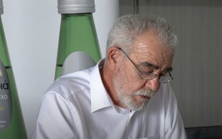Μ. Αποστολάκης: Μόλις το 0,6% των μετοχών που κατέχω προήλθε από μικρομετόχους – “Δεν εκπροσωπώ, δεν δεσμεύω και δεν συντονίζομαι με τη Συνεταιριστική Τράπεζα Χανίων”
