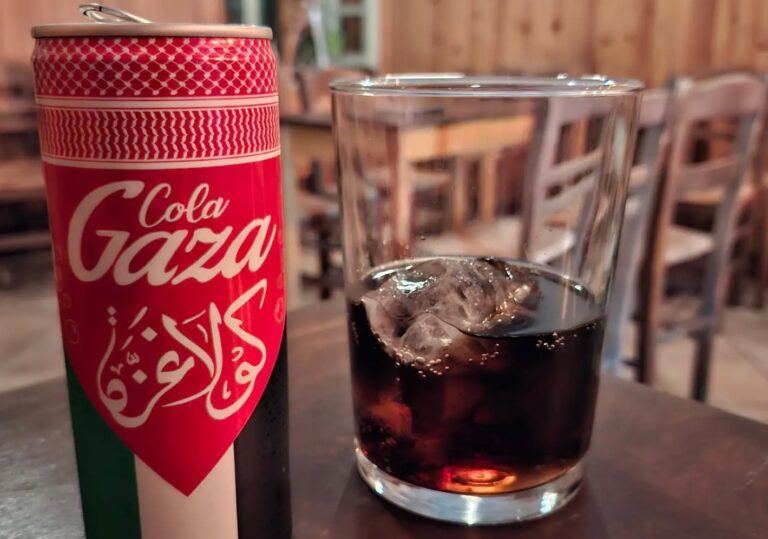 Χανιά: Αντί για Coca-Cola “το Στενό” θα σερβίρει Gaza Cola – Όλα τα έσοδα στην ανοικοδόμηση νοσοκομείων