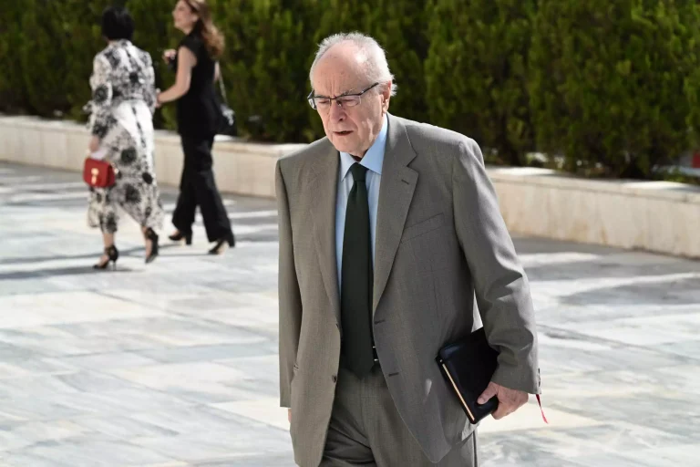 Εγκώμια Κωνσταντόπουλου για την κατάθεση Σαμαρά στη δίκη Βαλυράκη: “Τίμησε τη δημοκρατία και την ελευθερία, όπως έκανε και ως νέος στη χούντα”