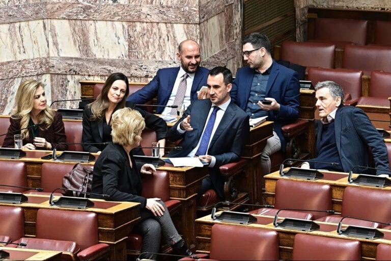 Θρούλησε ο Τσίπρας τη Νέα Αριστερά: Επτά βουλευτές και 143 στελέχη ανακοίνωσαν την αποχώρησή τους
