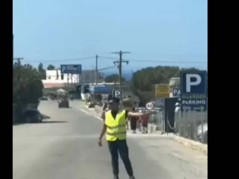 Ελαφονήσι Χανίων: Έκτη σύλληψη για άγρα πελατών σε πάρκινγκ – Οι νέοι κανόνες και οι επίμονες παραβάσεις στην προστατευόμενη περιοχή