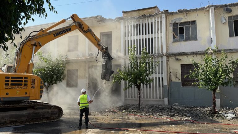 Ξεκίνησαν οι εργασίες κατεδάφισης του πρώην κτιρίου του ΙΚΑ στα Χανιά
