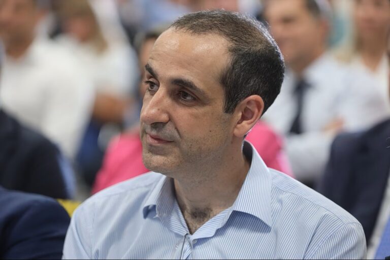 Γρηγόρης Δημητριάδης: «Ανέλαβα την πολιτική ευθύνη και δεν θα μιλήσω ποτέ ξανά για τις υποκλοπές. Είναι εμμονή κάποιων πολιτικών κόντρα και στο δικό τους συμφέρον» – Ολόκληρη η συζήτηση με τον Θ. Λάλα