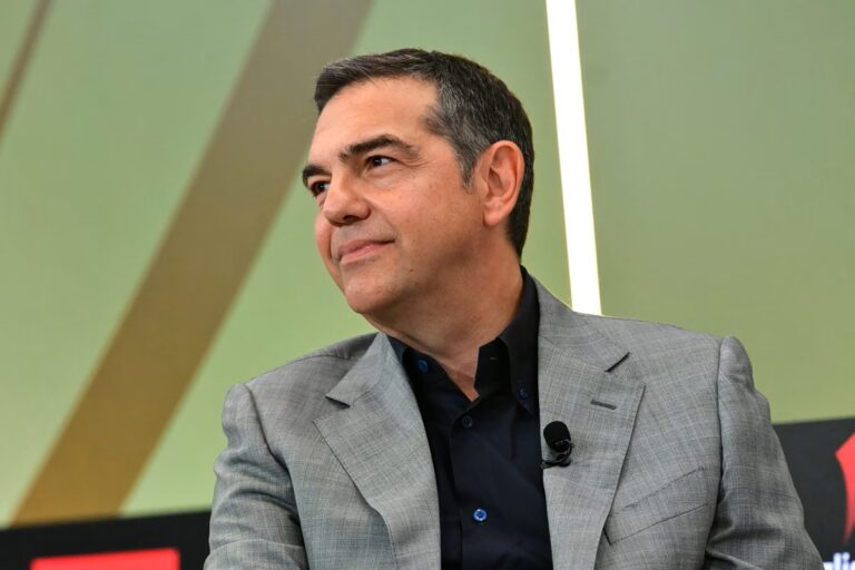 Παρέμβαση Αλ. Τσίπρα στο συνέδριο του Economist: Δριμεία κριτική για το δόγμα του «δεδομένου συμμάχου» του Μητσοτάκη – Τι είπε για τη διαπραγμάτευση που έκανε για τις βάσεις της Σούδας