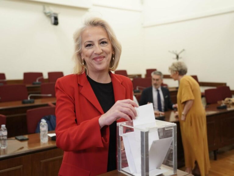 Η Ρένα Δούρου νέα πρόεδρος της Κ.Ο. του ΣΥΡΙΖΑ – «Κανείς και καμία δεν περισσεύει»