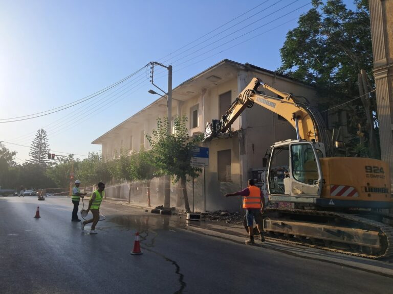 Χανιά: Σφοδρές αιχμές της αρχιτέκτονος Μαρίας Χήνου για το χρονοδιάγραμμα και τα μέτρα ασφαλείας στην κατεδάφιση του πρώην ΙΚΑ