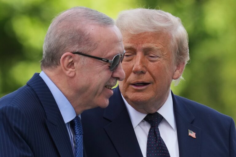 Σύνοδος ΝΑΤΟ: Τα εξοπλιστικά deals για να κατευνάσουν την… απογοήτευση του Τραμπ, ο «φίλος» του ο Ερντογάν και η άρση κυρώσεων για τα F-35