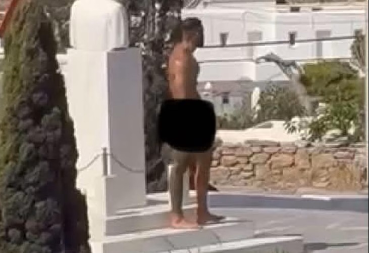 Γυμνός τουρίστας στην Μύκονο ζει το όνειρό του κάνοντας γυμνός έρωτα με άγαλμα