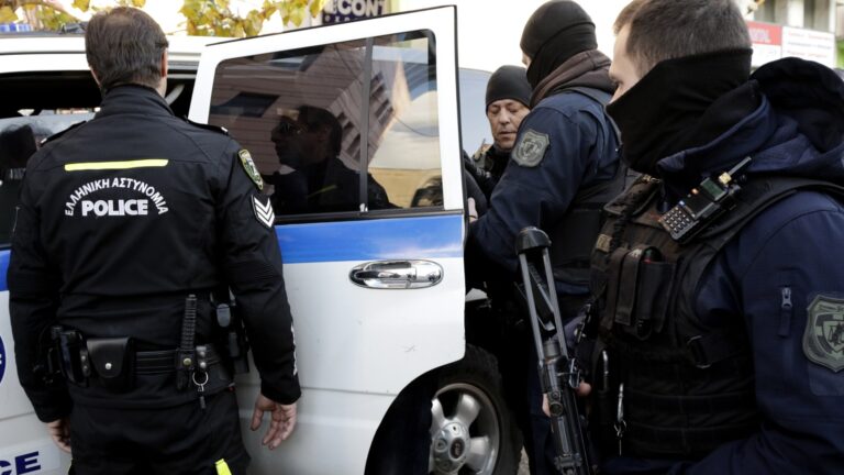 Νέα μεγάλη αστυνομική επιχείρηση στην Κρήτη: Εξαρθρώθηκε εγκληματική οργάνωση που εμπλέκεται σε εκβιασμούς, ζωοκλοπές και παράνομες επιδοτήσεις