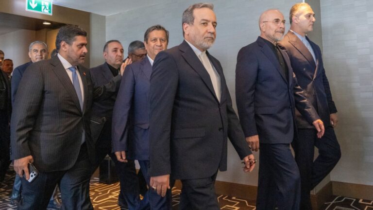 Για «βελούδινο πραξικόπημα» στο Ιράν μιλούν οι σκληροπυρηνικοί του καθεστώτος
