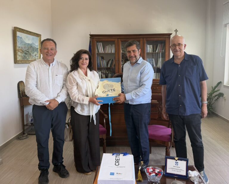 Συνάντηση Αντιπεριφερειάρχη Λασιθίου με την Πρέσβειρα της Αλβανίας για την έκθεση φωτογραφίας «3 Δρόμοι»