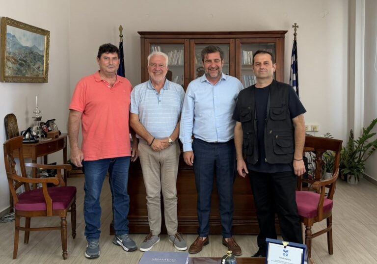Συνάντηση Ανδρουλάκη με ΙΤΕ και Κοινότητα Καλού Χωριού για αλιευτικό καταφύγιο και διάβρωση ακτών