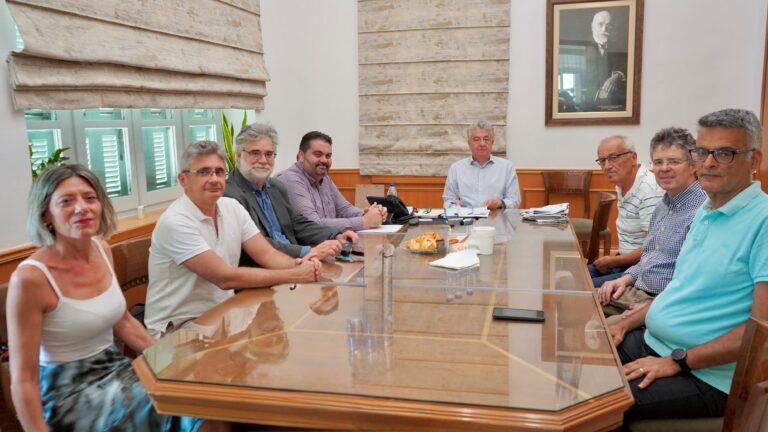 Σύμπραξη Περιφέρειας Κρήτης με ερευνητικά ιδρύματα για τη νέα εποχή στη φυτοπροστασία της ελιάς
