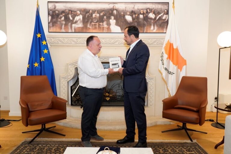 Σε κλίμα βαθιάς συγκίνησης, λίγες μέρες πριν την 52η επέτειο, παρουσιάστηκε στη Δερύνεια το βιβλίο «Λαλώ σου τα: Εγίναμεν πρόσφυγες!» του Ματθαίου Φραντζεσκάκη