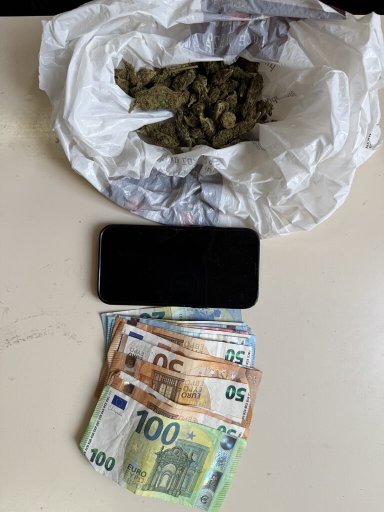 Σύλληψη δύο ατόμων για ναρκωτικά στο Ρέθυμνο – Κατασχέθηκαν κάνναβη και χρηματικό ποσό