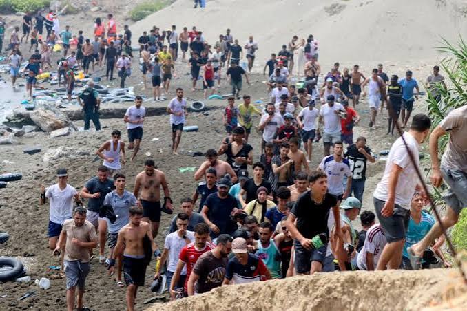 Η Ισπανία λέει ότι 48.300 μετανάστες έχουν ήδη επιστρέψει στο Μαρόκο από την Σεούτα
