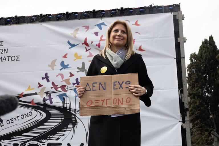 Μ. Καρυστιανού: “Δέχθηκα απειλή για τον γιο μου μέσω δικαστή, ο οποίος μού μετέφερε ότι δεν μπορεί να διασύρεται το όνομα της οικογένειας Μητσοτάκη για εσχάτη προδοσία”
