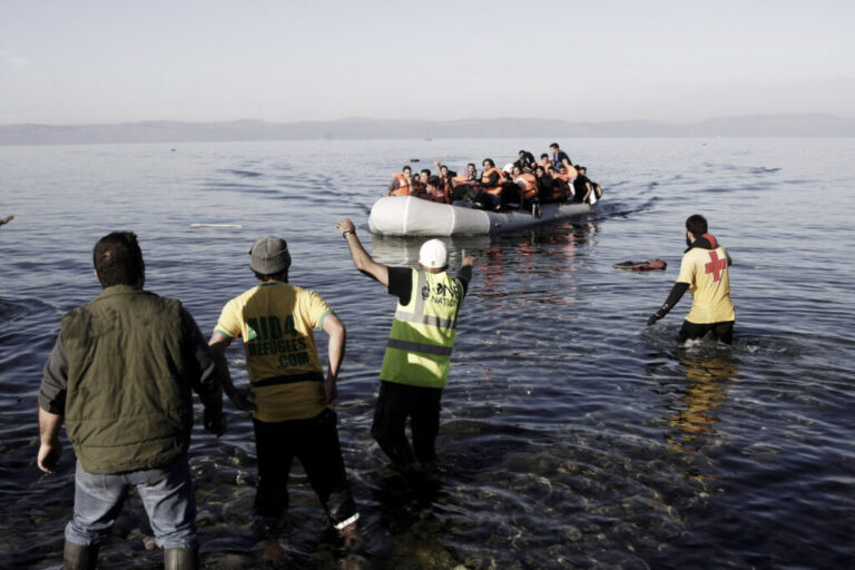 Le Monde: Ως πότε η Frontex θα καλύπτει τα εγκλήματα στην Ελλάδα;