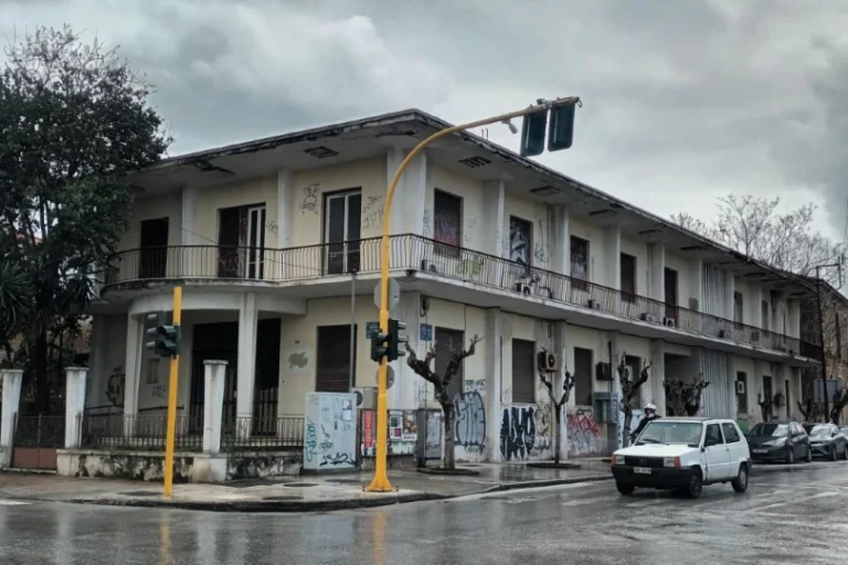 Τάσος Βάμβουκας: Τίτλοι τέλους για το κτήριο του ΙΚΑ
