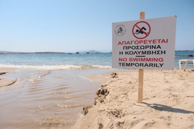 Αντιδράσεις για την παραλία της Νέας Χώρας στα Χανιά: Η «Ανταρσία» ζητά πλήρη καθαρισμό της άμμου, δημοσιοποίηση των αναλύσεων και έλεγχο στο δίκτυο ύδρευσης
