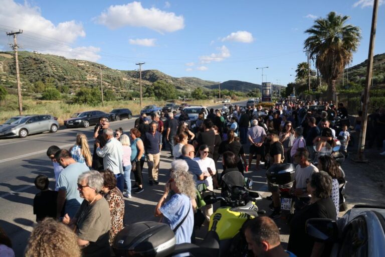 10.000 υπογραφές από κατοίκους ενάντια στη δομή μεταναστών στους Αθανάτους