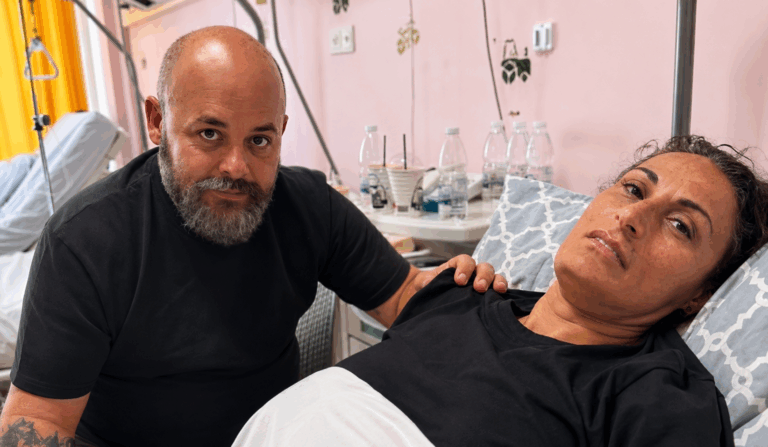 “Αν έρθει από μόνος του, δεν έχει να φοβάται τίποτα. Δεν θα κινηθούμε καθόλου νομικά εναντίον του. Αν όμως δεν έρθει…”, λέει η προσκυνήτρια που την κτύπησε αμάξι καθώς πήγαινε στον Άγιο Φανούριο