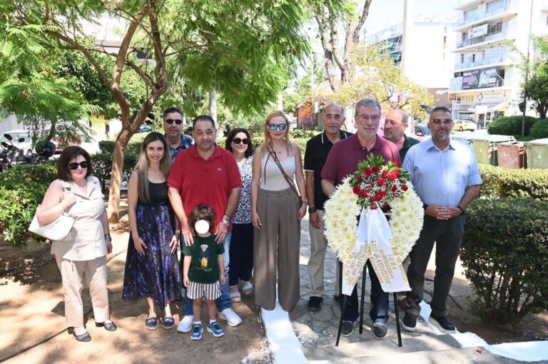 Απότιση φόρου τιμής στους 11 Έλληνες Ρομά αντιστασιακούς που σκότωσαν οι ναζί στον Ταύρο: Κατάθεση στεφάνου και ανακατασκευή του μνημείου από τον Δήμο Μοσχάτου-Ταύρου