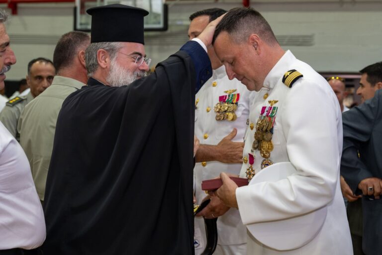 Με τις ευλογίες του Μητροπολίτη Τίτου και την παρουσία του Αντιπεριφερειάρχη Χανίων η αλλαγή διοίκησης στη Βάση της Σούδας