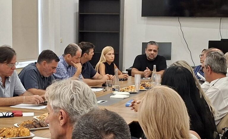 Ευρεία σύσκεψη στο ΤΕΕ Δυτικής Κρήτης μετά το πάγωμα των οικοδομικών αδειών στα Χανιά — Η παρέμβαση Κοντεζάκη, το ΣτΕ και οι ευθύνες για τη νέα νομοθεσία