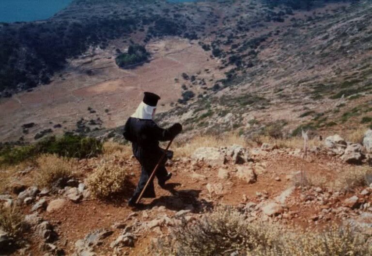 Για τον Γκιώνα: “Έτσι ήταν ο Ειρηναίος· μπροστά πάντα, με το δικό του βήμα, κι εμείς να προσπαθούμε να τον προλάβουμε”