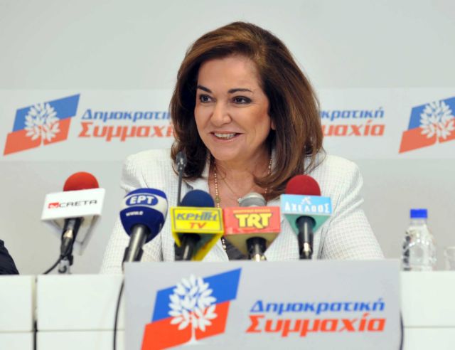 Όταν η Ντόρα Μπακογιάννη έκανε σκληρότερη κριτική από τον Πολάκη για τα χρέη της ΝΔ προς τις τράπεζες: “Ο τραπεζικός δανεισμός των κομμάτων είναι το πιο ακραίο φαινόμενο διαπλοκής”