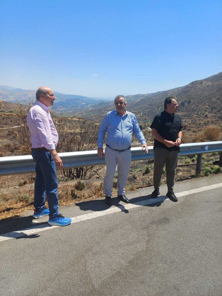 Στον Δήμο Αγίου Βασιλείου ο Κωστής Χατζηδάκης μετά την καταστροφική πυρκαγιά: Νέα χρηματοδότηση 1,2 εκατ. ευρώ, έργα υποδομής και άμεσες παρεμβάσεις αντιπλημμυρικής προστασίας