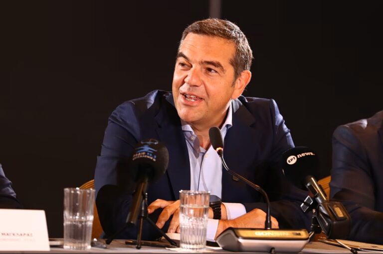 Τσίπρας: «Δεν θα πω άλλα ποδοσφαιρικά γιατί είδαμε τι έπαθε ο Κωνσταντέλιας προχθές που του έκανε μία ευχή ο άλλος»