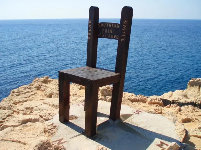 Σπάνιο ντοκουμέντο από την κατασκευή της καρέκλας στη Γαύδο – Ποιοι ήταν οι Ρώσοι δημιουργοί της και ποιο είναι το Πυθαγόρειο Ινστιτούτο για την Αθανασία του Ανθρώπου που δημιούργησαν