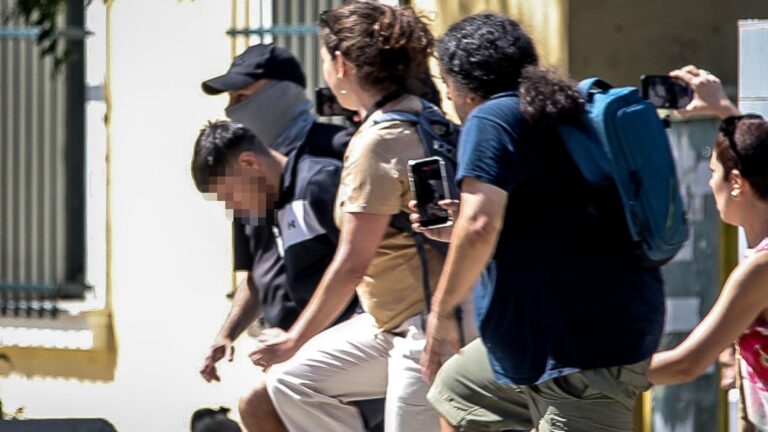 Κυψέλη: Σοκαρισμένο το ζευγάρι Αμερικανών που είχε «υιοθετήσει» τον 26χρονο κατηγορούμενο στη Λέσβο – «Δεν μπορούσα να το πιστέψω»