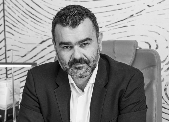 Ελληνική Αριστερή Συμπαράταξη: Ο δικηγόρος Μανώλης Πετρακάκης αναλαμβάνει την Κρήτη