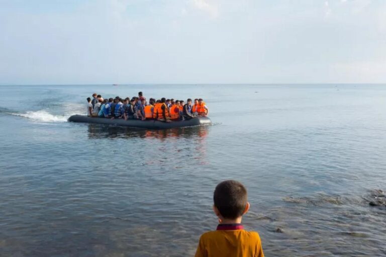 Δύο νέες επιχειρήσεις διάσωσης μεταναστών νότια της Κρήτης – Εντοπίστηκαν 78 άτομα
