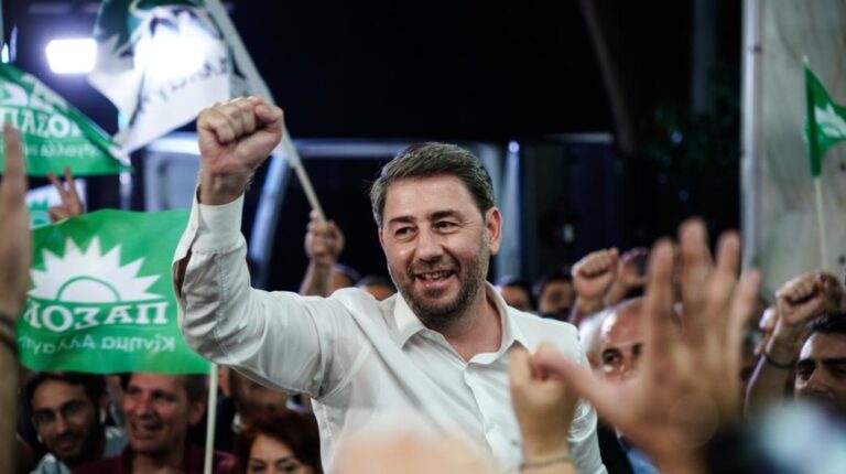 Ν. Ανδρουλάκης στο Ράδιο Κρήτη 101,5: “Έπρεπε να δώσει αξιοπρέπεια στον Έλληνα όπου κι αν έμενε, ό,τι κι αν πίστευε ιδεολογικά και πολιτικά, και το ‘κανε. Γκρέμισε τείχη ο Ανδρέας Παπανδρέου”