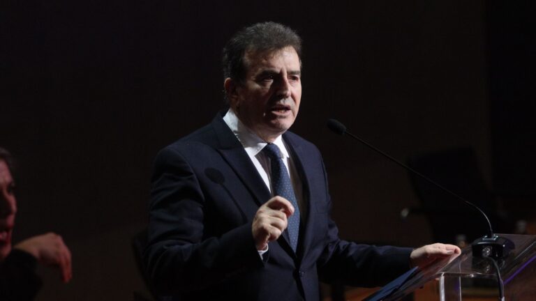 Χρυσοχοΐδης: Μετατρέπονται σε κακούργημα οι τηλεφωνικές απάτες σε βάρος ηλικιωμένων