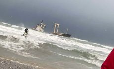 Προσάραξη φορτηγού πλοίου στην Κίσσαμο – Δείτε το βίντεο διάσωσης των 10 ναυαγών με τζετ σκι!