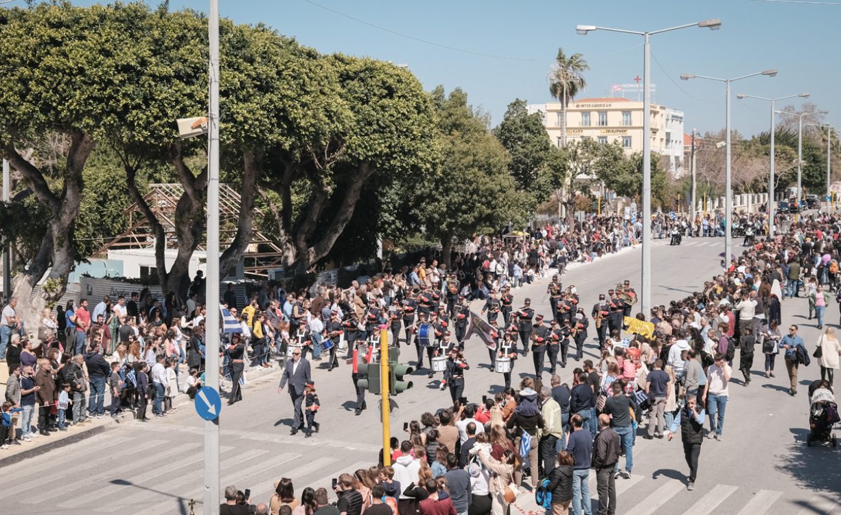 Εκατοντάδες Χανιώτες παρακολούθησαν την παρέλαση της 25ης Μαρτίου | Φωτός