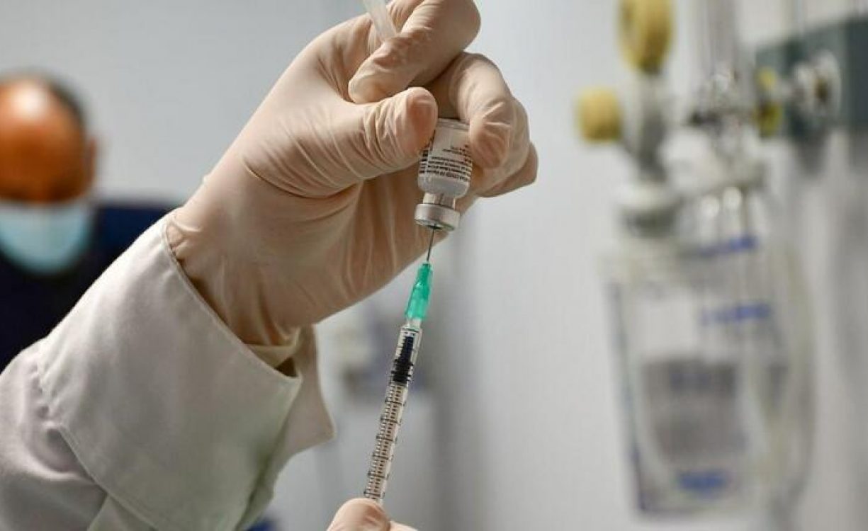 Κορωνοϊός: Από Οκτώβριο και σε δύο φάσεις τα επικαιροποιημένα εμβόλια